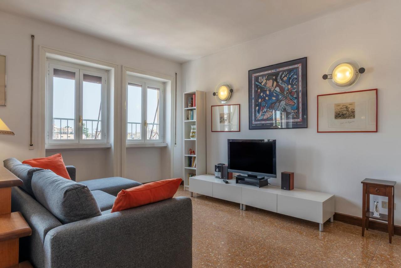 Roomy And Bright Apartment With Terrace 로마 외부 사진